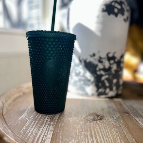 NEW AUTHENTIC STARBUCKS EMERALD STUDD VENTI COLD CUP - Picture 1 of 5